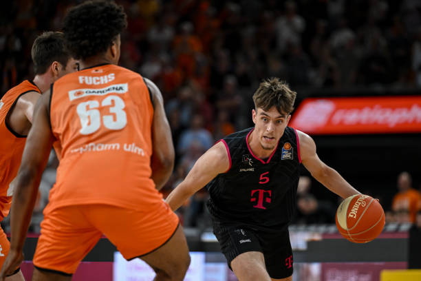 轻的中场 轻的中场